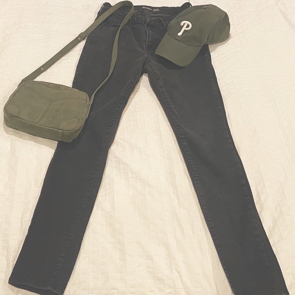Old Navy - Rockstar 24/7 Sculpt Black Super Skinny Jeans - Size 8